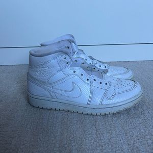 Air Jordan 1 Mid Sneaker